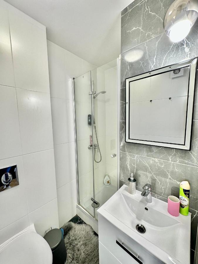 Platinum Metro X2 Wifi 350 Mbs Netflix Hbo Appletv Apartment Warsaw Exterior photo