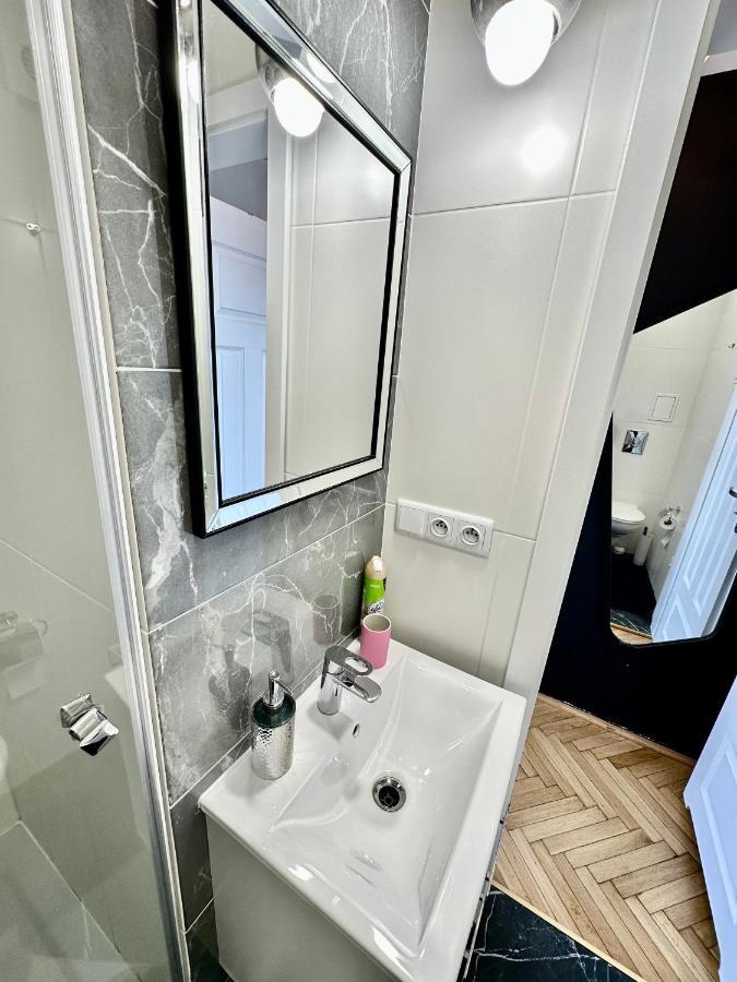 Platinum Metro X2 Wifi 350 Mbs Netflix Hbo Appletv Apartment Warsaw Exterior photo